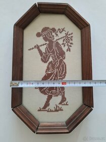 Výšivka "Dáma" - v dřevěném rámečku - 2