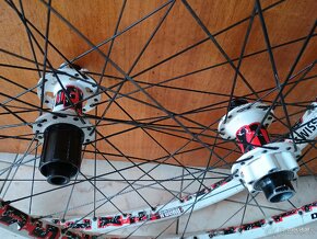 DT Swiss kola EX1750 naboje 240s DiRT pumptrack 20x110 - 2