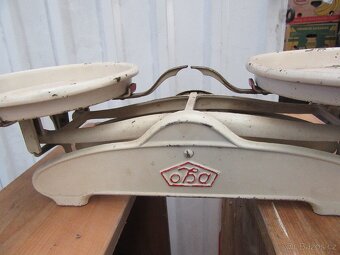 Nabízím starožitné váhy . Dekorace. Nejde o novou věc. Jen c - 2