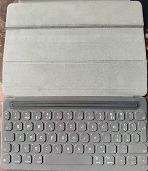Apple Smart Keyboard A1829 iPad Air iPad Pro - 2
