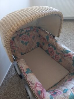 Proutěný retro kočárek - 2