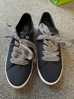 Dámské tenisky zn. Tommy Hilfiger vel 37 - 2