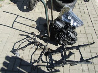 Kawasaki Gpz 750r - 2