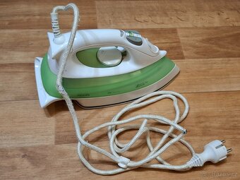 Prodám NAPAŘOVACÍ ŽEHLIČKU PHILIPS - 2
