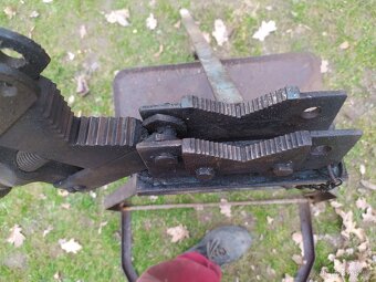 Svěrák na trubky - 2