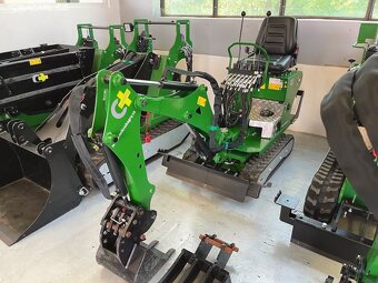 Minibagr k zapůjčení - 2