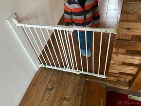 2x bezpecnostní zábrany na schody, do dveří apod. - 2