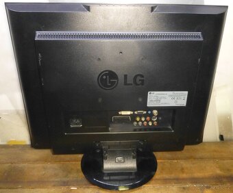 LCD televize 55cm LG 22 palců, nemá HDMI - 2