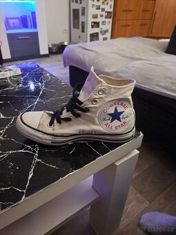 converse Chuck Taylor All Star Boty
- 2