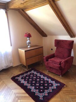 Rozkládací gauč, kreslo a stolek - 2