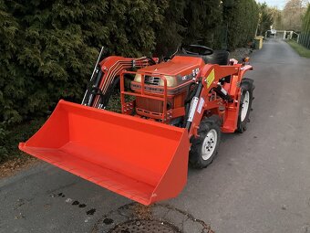 Malotraktor Kubota B-40 s nakladačem - 2