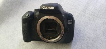 Canon EOS 600D exif 5100 snímků Japan - 2