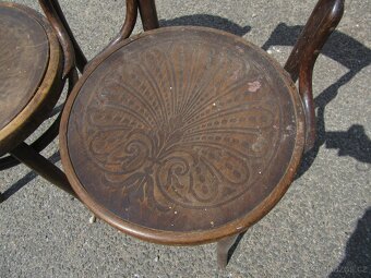 Nabízím staré designove židle Thonet .Sedák opěrák s dekore - 2