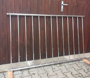 Nerezové zábradlí na francouzské okno na míru. - 2