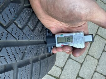 Dvě zimní pneumatiky 235/45/18 Continental - 2