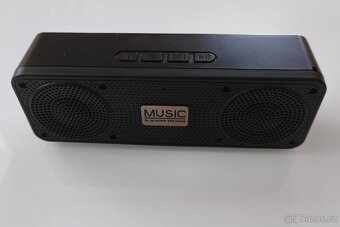 Přenosný bezdrátový bluetooth reproduktor (NOVÝ) - 2