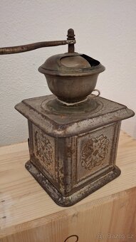 Starý kovový kafemlýnek - 2