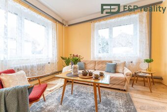 Prodej rodinného domu s dvěmi garážemi, 175 m2, Lipoltice - 2