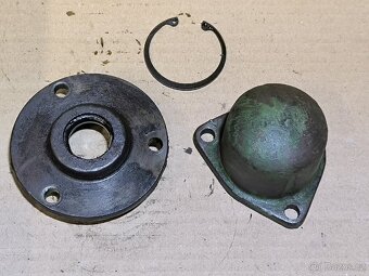 Víčka převodovky na PF 62 - 2