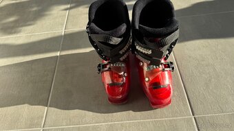 PRODÁM DĚTSKÉ LYŽÁKY ATOMIC 21/21,5 257mm - 2