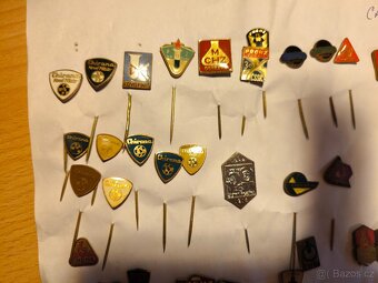 Odznaky chemické podniky 75 kusů. - 2