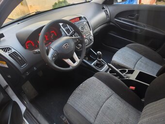 Kia Ceed 1.4 (2010) - 2