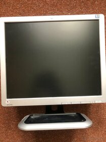 Monitor HP,  17 palců,  LCD - 2