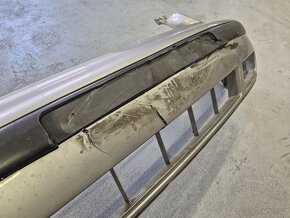 Přední nárazník VW Golf IV - poškozený - 2