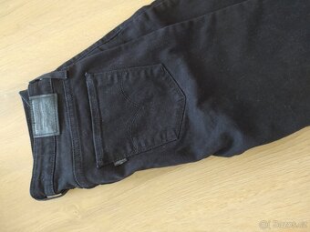 Dámské Levi's 711 28/30 černé - 2