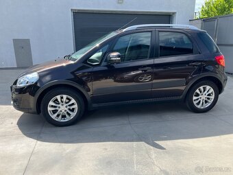 SUZUKI SX4 1.6i 88KW 1.MAJITEL 35000KM NAVIG.TAŽNÉ VYHŘ.SED. - 2