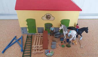 Schleich 42485 Horse Club Koňská stáj - 2