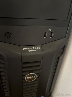 Serverový počítač s monitorem - 2