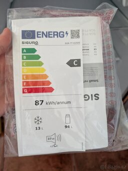 Malá lednice Siguro 107 l s mrazákem - záruka do 7.11.2026 - 2