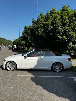 BMW 330d 2008 cabrio ČR 3 majitel - 2