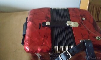 Prodám akordeon delicie CARMEN 96 basů v - 2