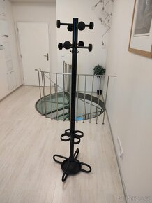 Kovový stojanový věšák - 2