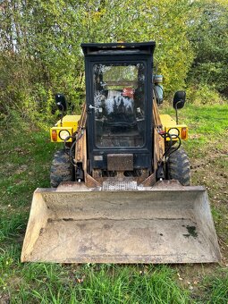 Smykový nakladač UNC 060 - 2