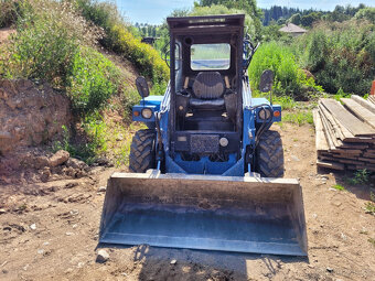 Smykový nakladač UNC 750 na prodej - 2