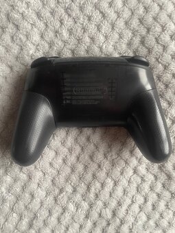Nintendo Switch Pro Controller - 2