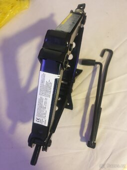 0riginal zvedák Škoda  , Volkswagen. - 2