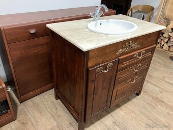 koupelnová skříňka - 2