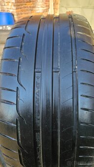 225/40R18 - 2
