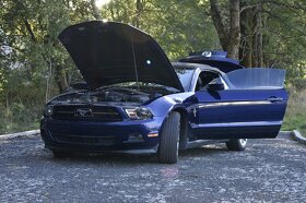 Mustang 3,7 V6 cabrio,servisní historie - 2