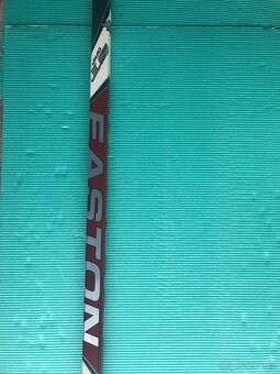 Hokejka, shaft Easton Synergy ST, levá. - 2