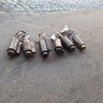Zámky vidlic , kejvacka , babeta, moped , čz - 2
