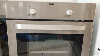 Vestavěná samostatná trouba Zanussi - 2