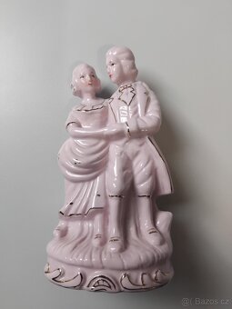 Soška z růžového porcelánu - 2