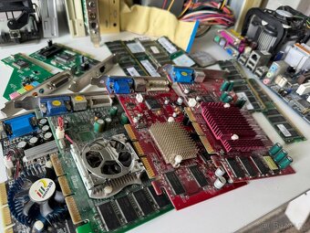 Staré PC součástky - Grafické karty, mechaniky, Monitor - 2