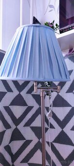 STOJACÍ LAMPA S OTOČNÝM KLOBOUKEM - 2