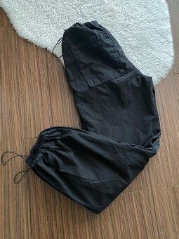 Kalhoty černé STRADIVARIUS vel. XS - 2